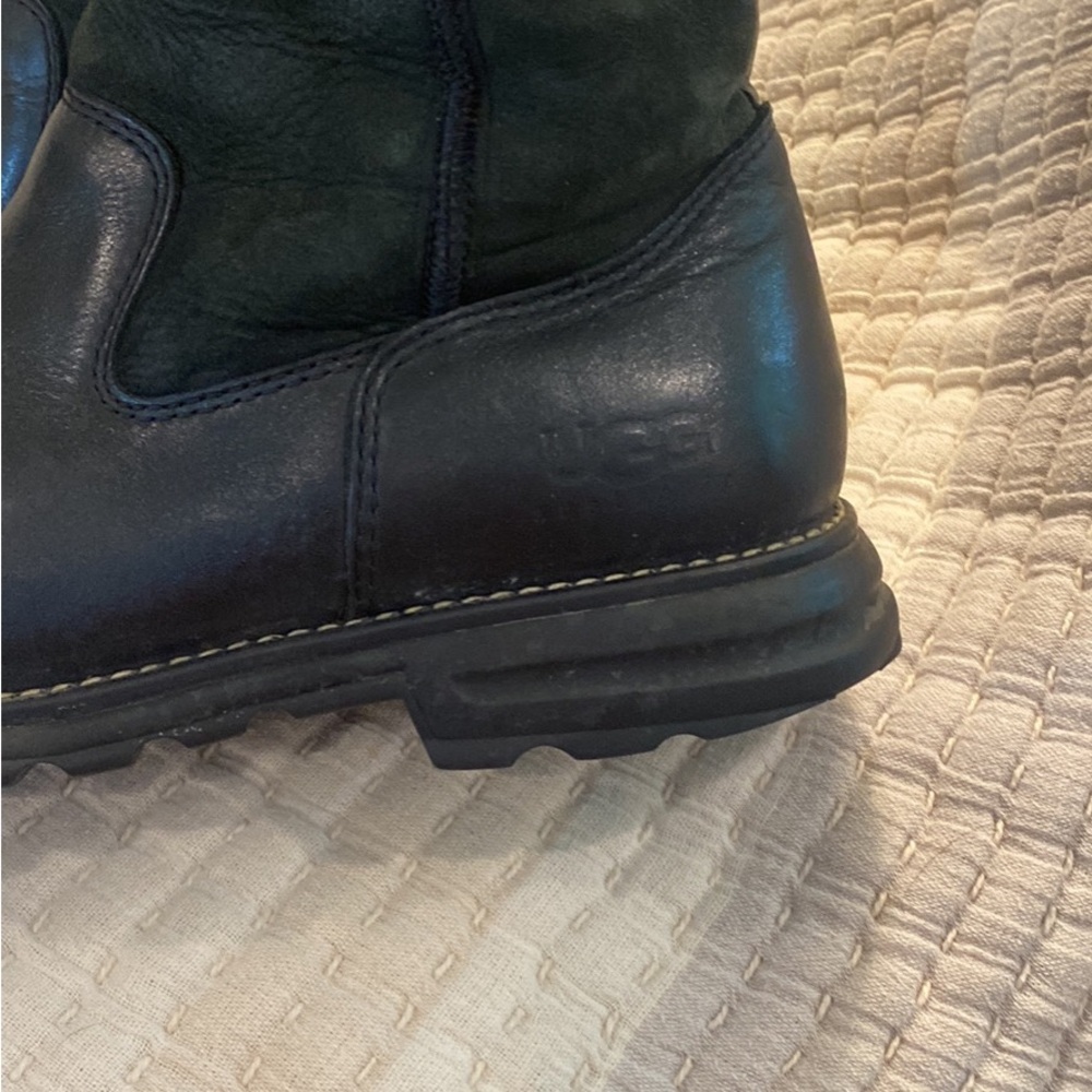 Ugg leather/Suede boot